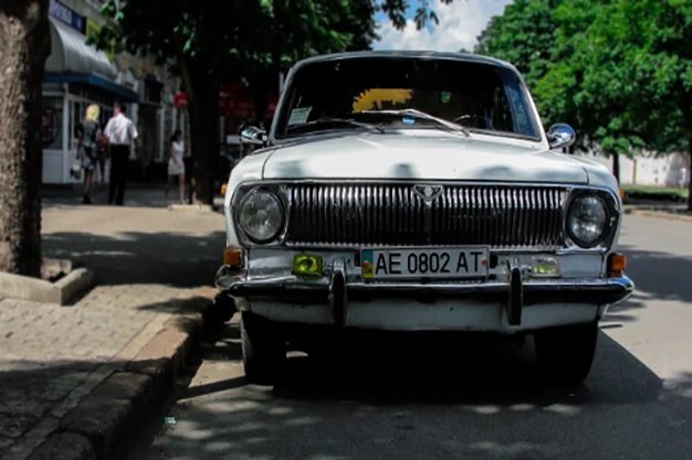 Bateram no meu carro e fugiram, o que eu devo fazer? Bateram no meu carro e fugiram, o que eu devo fazer?