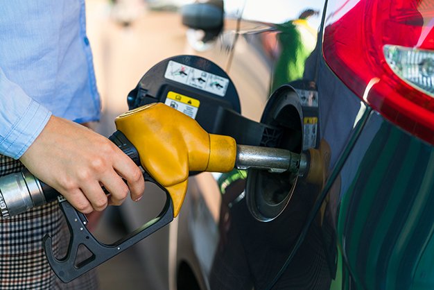 Qual vale mais a pena: Álcool ou Gasolina?